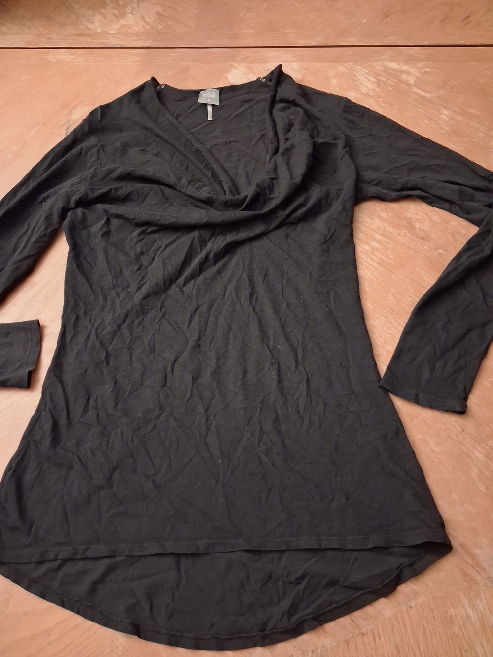bobi Black Long-Sleeve Draped V-Neck Tunic Top